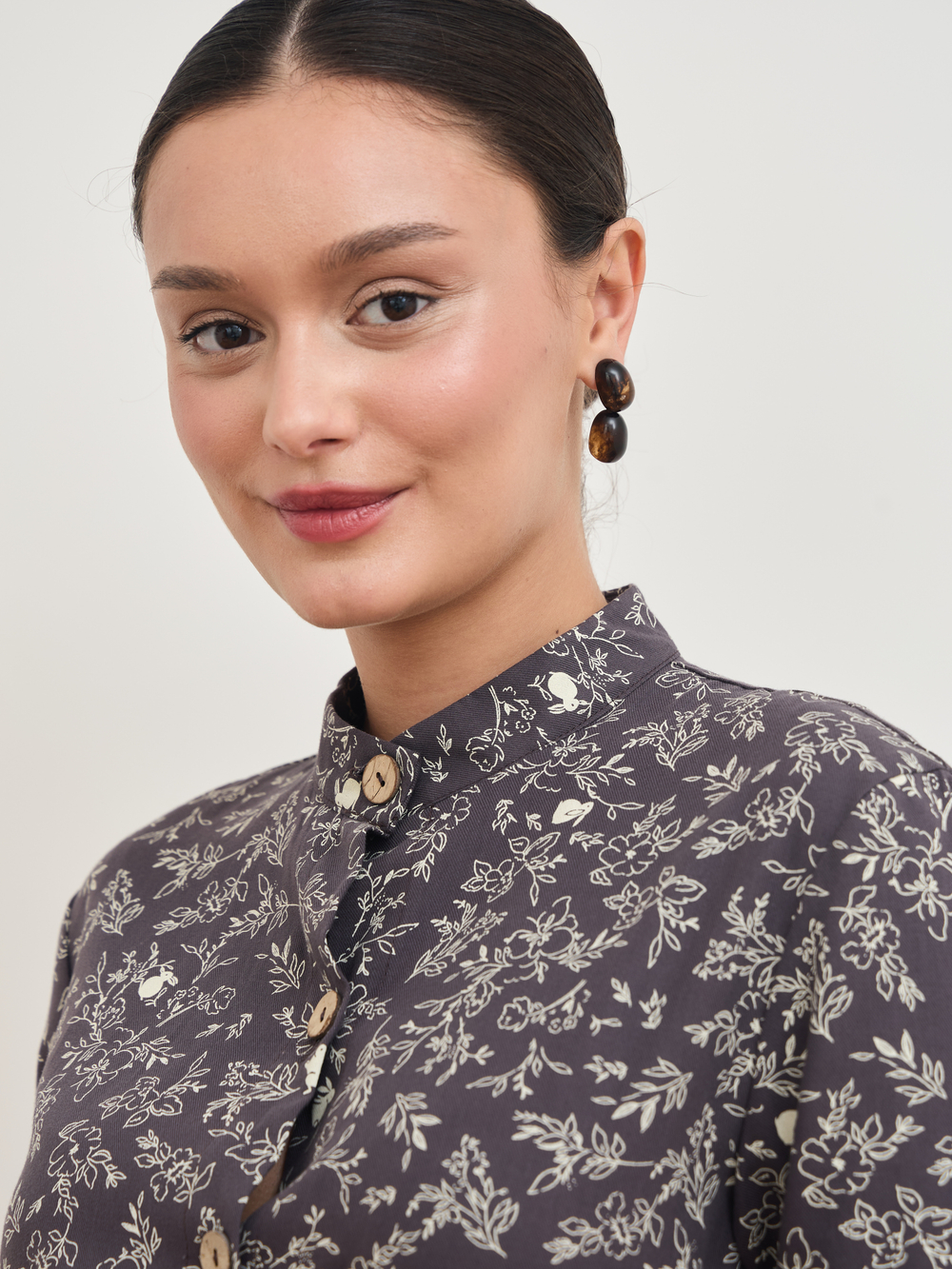 Платье-рубашка с кружевом