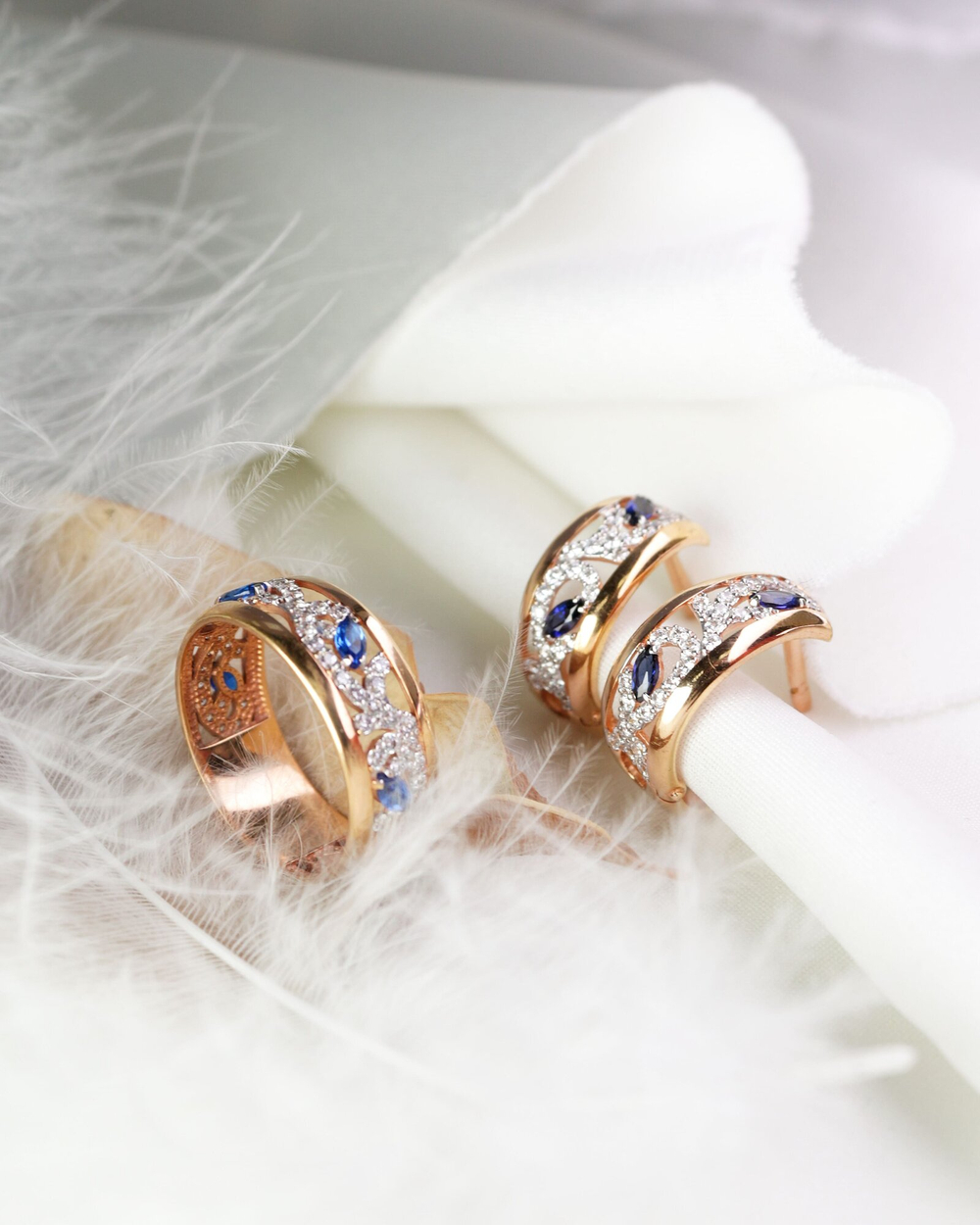 Ефимов Золотое кольцо с бриллиантами и сапфирами