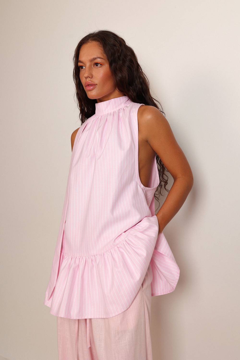 Платье без рукавов