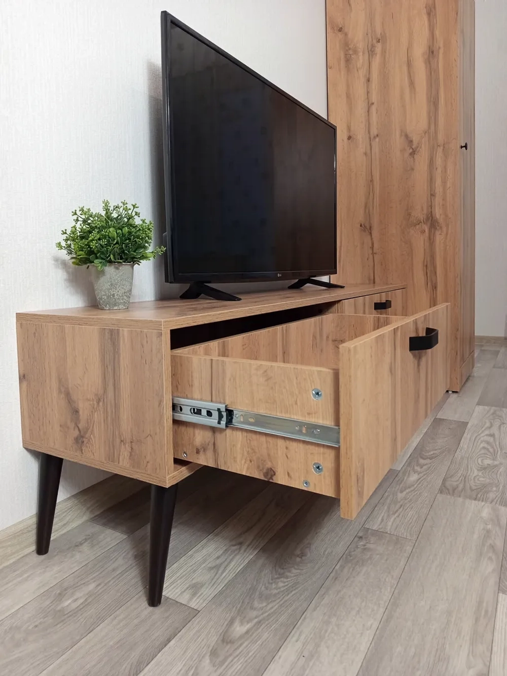 Тумба под телевизор "Венеция" с ящиками