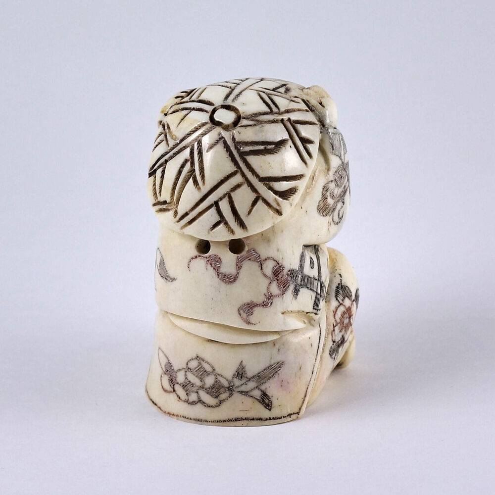 Нэцкэ Ребенок Карако играет в прятки