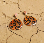 Серьги Nature Bijoux, Jaguar, со вставкой из перламутра и рогом с принтом, NB25.2-12-90441 (коричнев