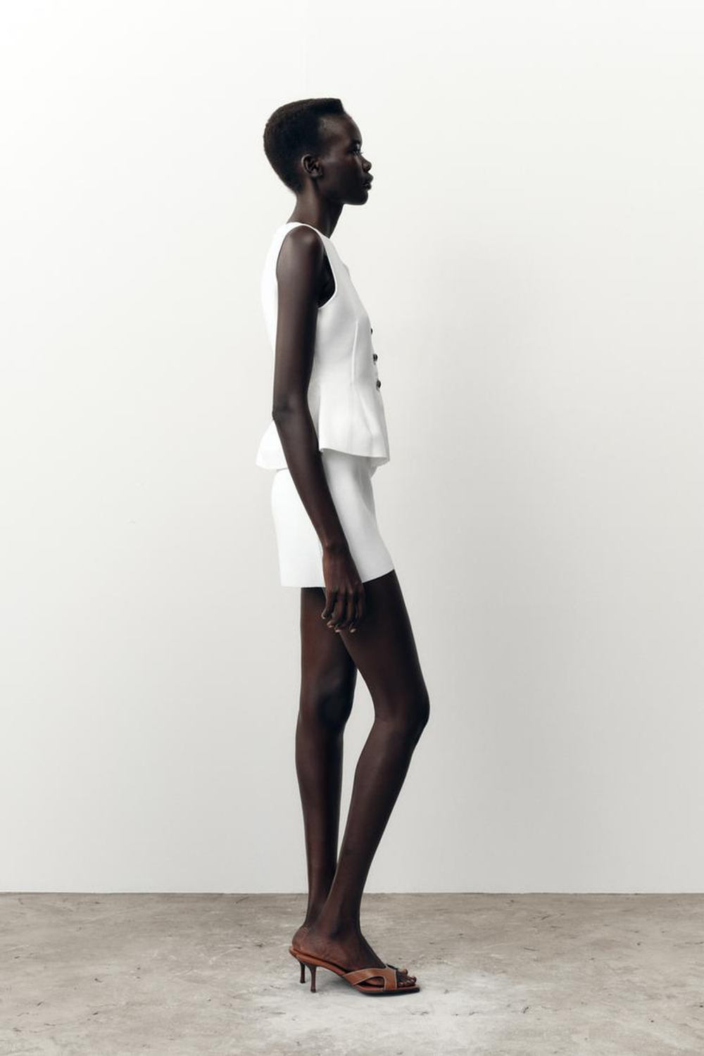 ZARA ТРИКОТАЖНЫЙ ТОП С БАСКОЙ, БЕЛЫЙ