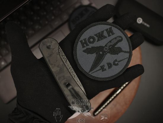 Складной нож Civivi Elementum Button C2103DS3 c клинком из стали Stainless Damascus, рукоять карбон