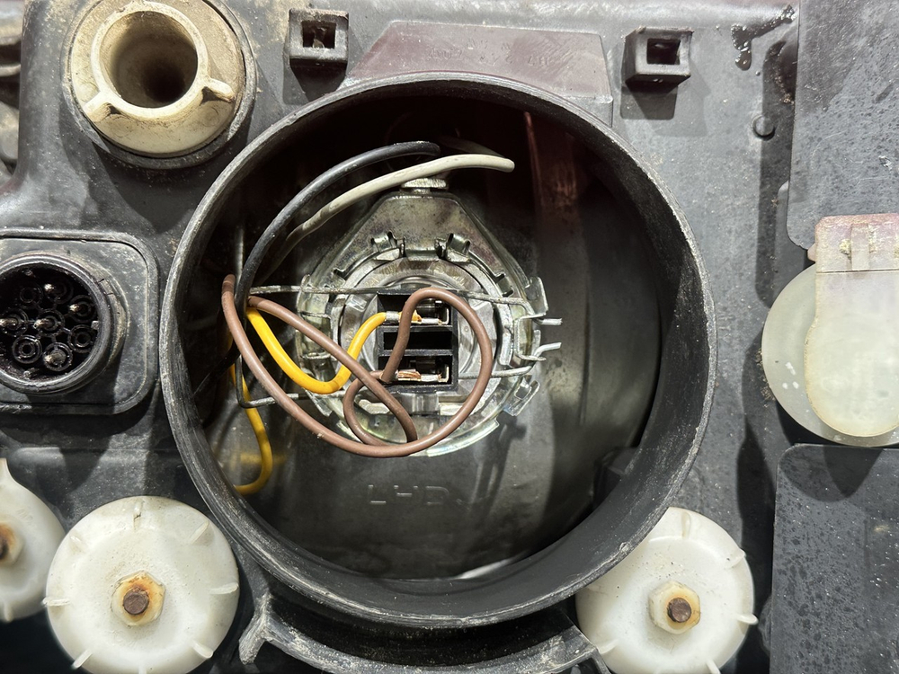 Фара передняя левая