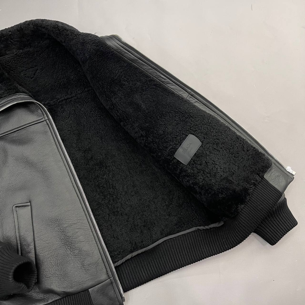 Кожаная куртка Prada