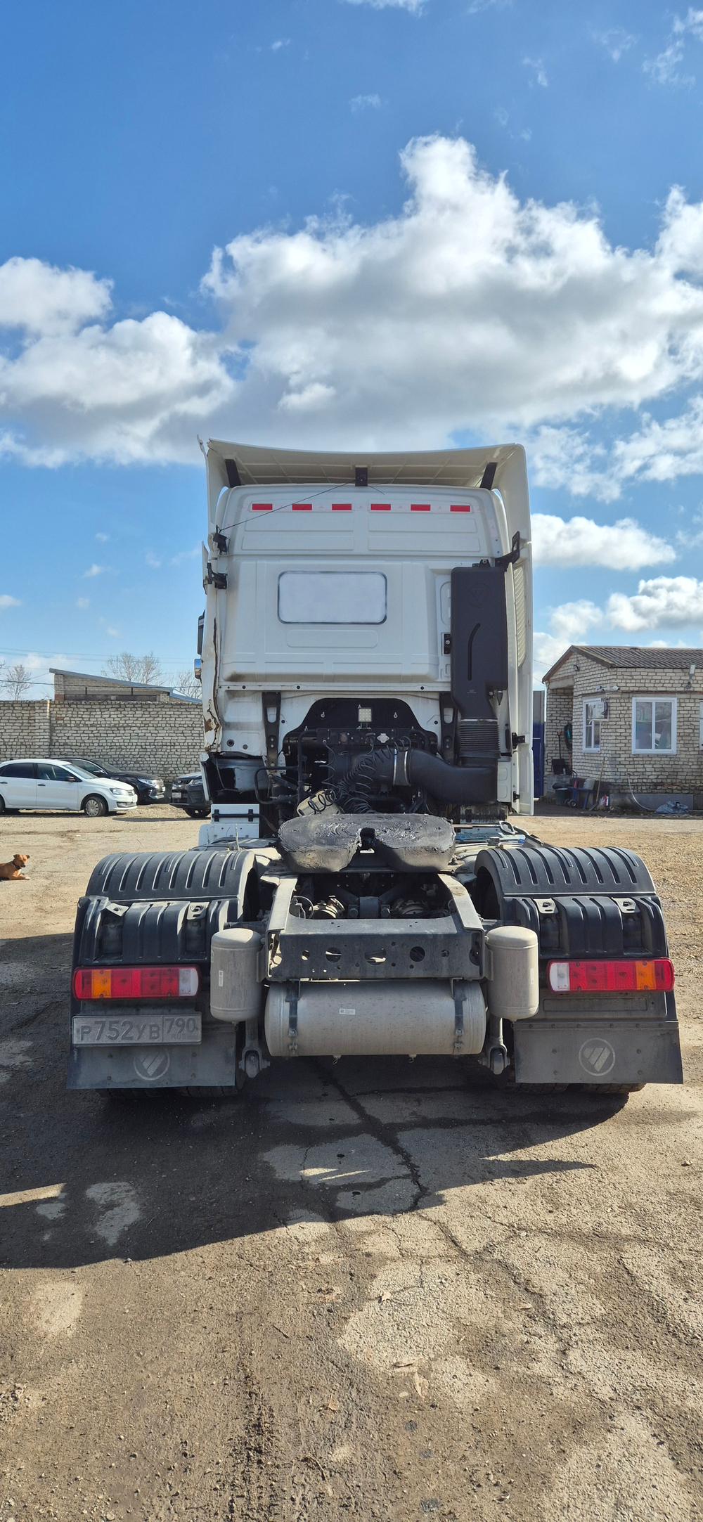 Foton AUMAN 4x2 Седельный тягач BJ4189SLFKA (Дизельный, 11,8 л, 470 л.с. АТ)