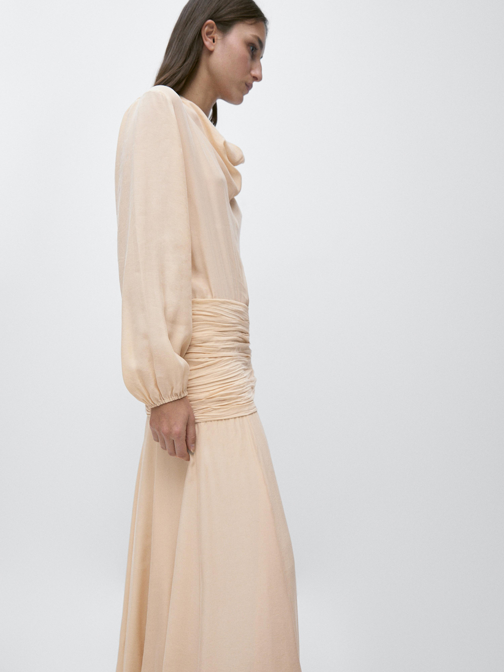 Massimo Dutti Длинное струящееся платье с оборками, цвет шампанского