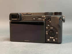 Sony A6400 13.784 кадров, матрица расцарапана