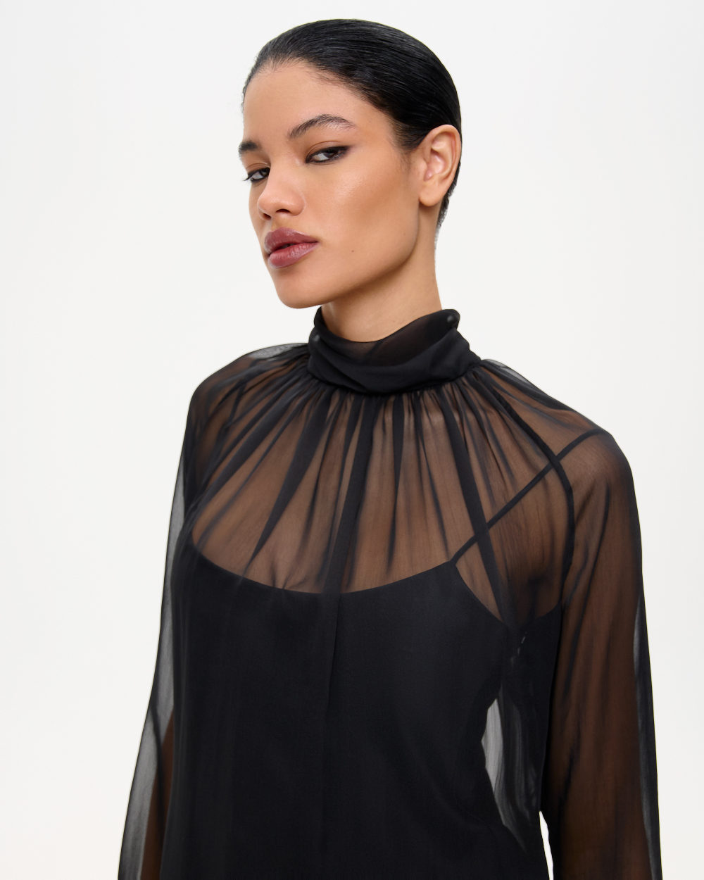 Платье мини из шифона с мехом