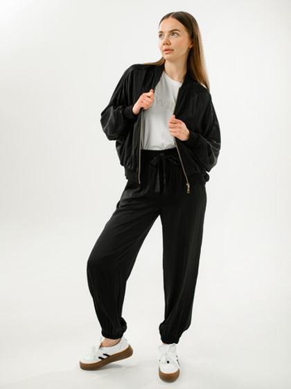TWINSET Брюки на резинке из атласной ткани