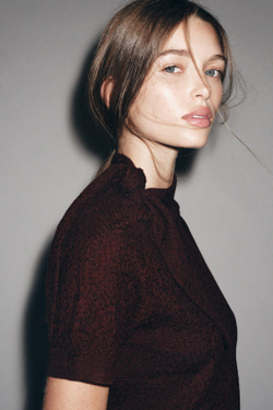 ZARA ТРИКОТАЖНЫЙ ТОП С ЗАВЯЗКАМИ, ГРАНАТОВЫЙ