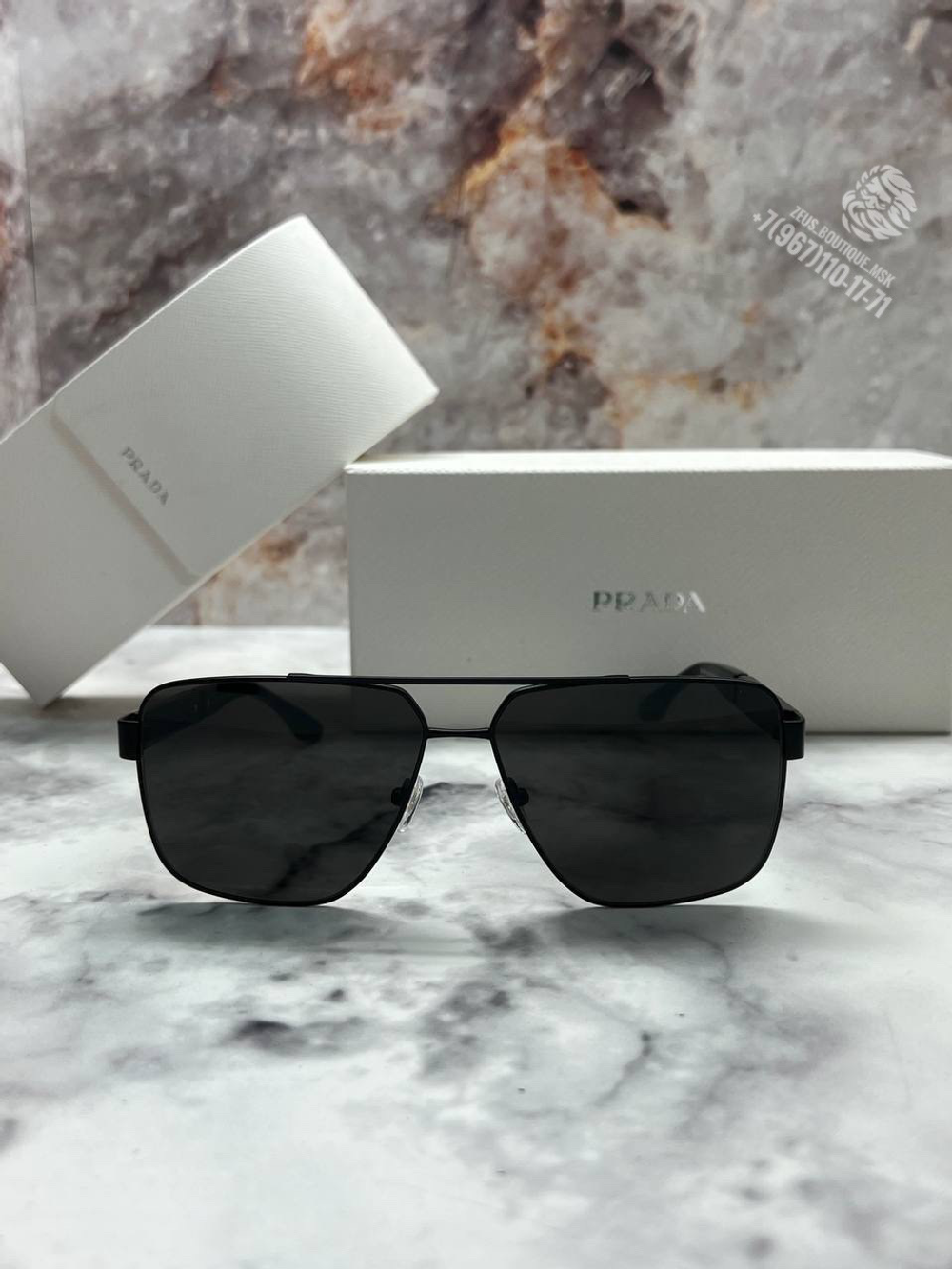 Солнечные очки Prada