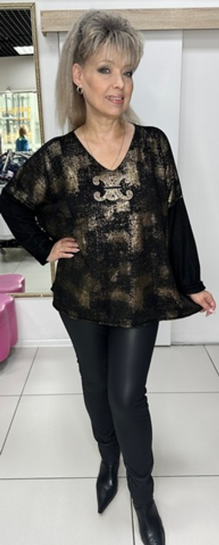 Черный джемпер-туника с блестящим напылением и эмблемой