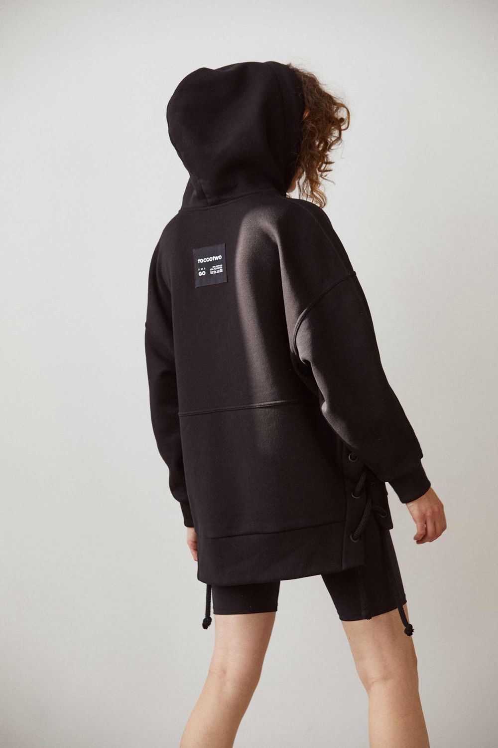 Худи Toccotwo с  черными люверсами Женский Черный