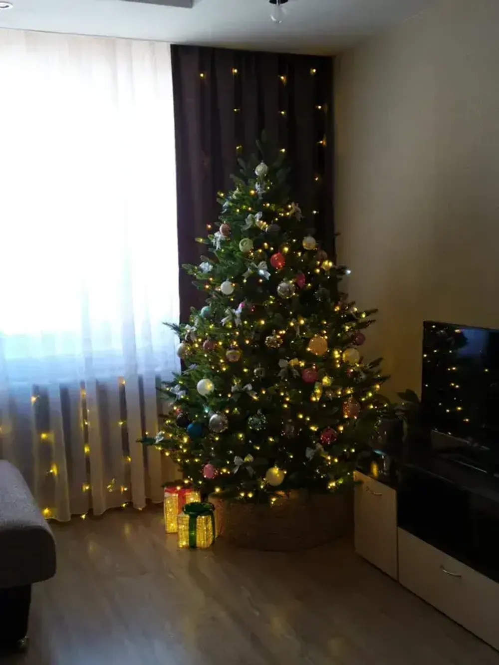 Елка с гирляндой встроенной «Сириус» (Литая хвоя) 215 см / 2,15 м