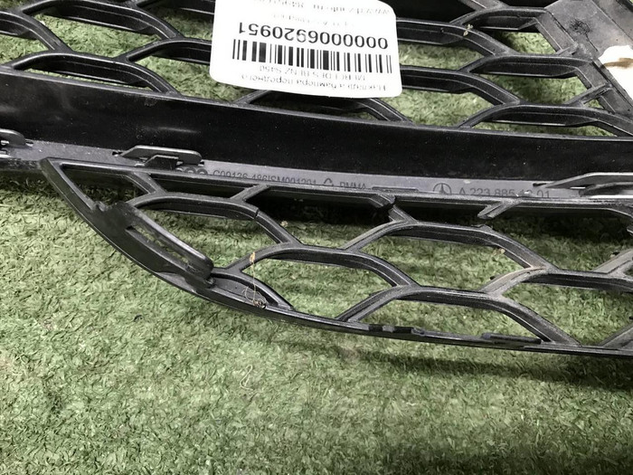 Решетка перед. бампера Mercedes S W223 (20-нв) AMG