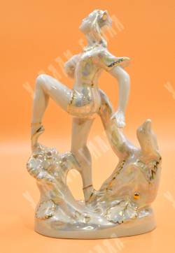 Балерина-кошка. Фарфоровая статуэтка.  ДФЗ, Вербилки. СССР.1965