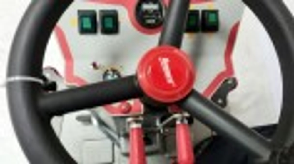 Машина подметальная Bennett Tornado 700bd (Li-ion 300A) с местом оператора BNT93020-li315