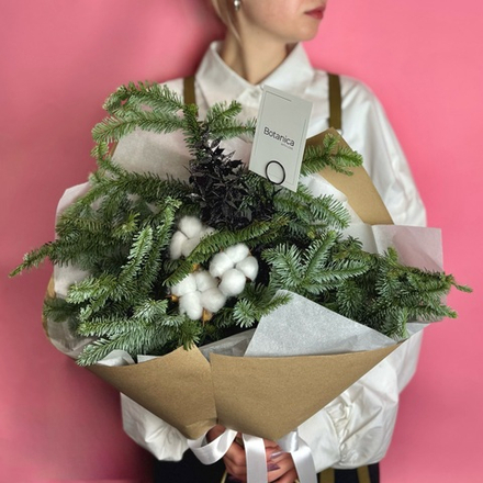 Букет с нобилисом , заснеженным черным рускусом и хлопком  111220252