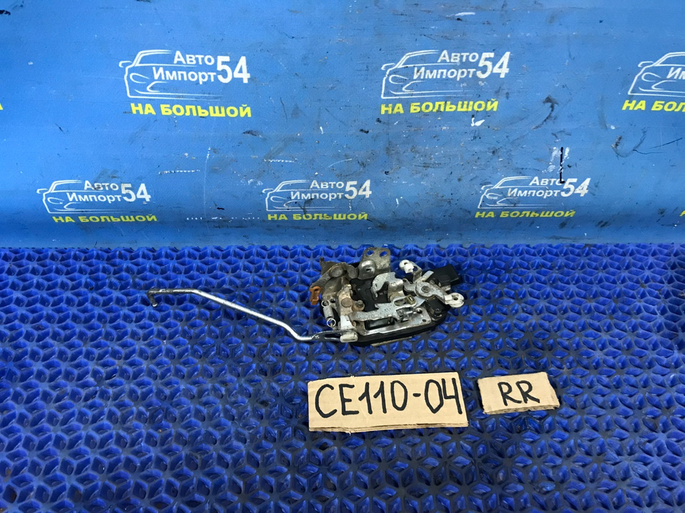 Замок двери передней правой TOYOTA COROLLA 1996
