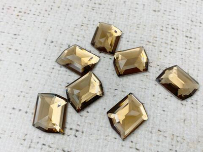 Стразы стекло клеевые, р. 1,8х1,4 см, светло-коричневый