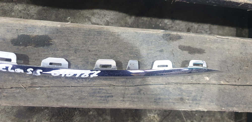 Молдинг решетки переднего бампера правый Mercedes V-Class (W447) 14-нв Б/У Оригинал A4478851800