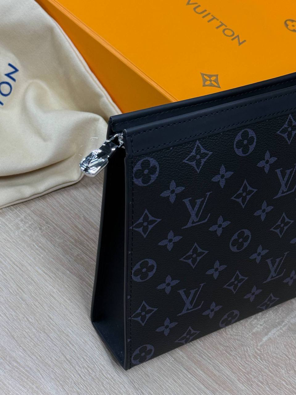 Клатч Louis Vuitton