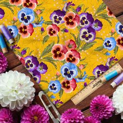 Ткань кулирная гладь яркие виолы на желтом фоне