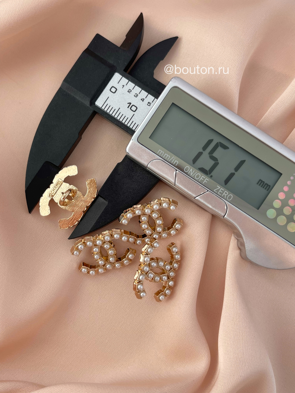 Пуговицы Шан. Золото Жемчуг Лого 20 мм