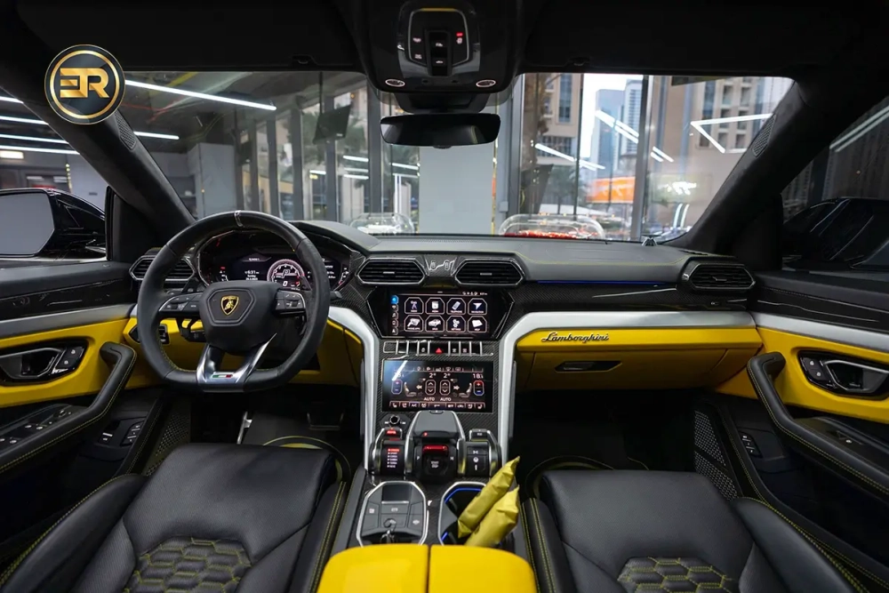 Lamborghini Urus Black