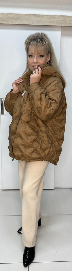 Теплый пуховик в цвете кэмел