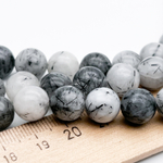 Кварц с шерлом бусины, диаметр 10,4-10,5 мм, цена за 9 шт (1/4 нити)