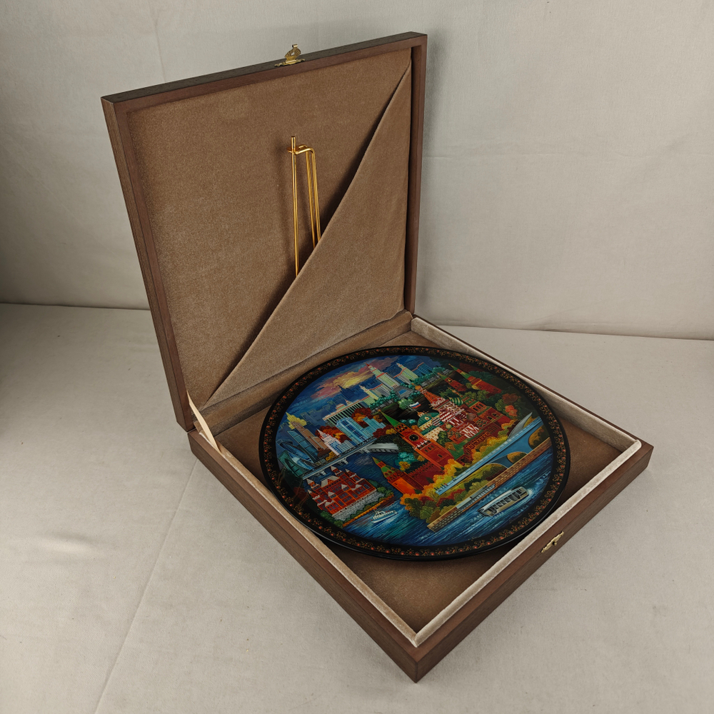 Коллекционная тарелка "Москва" с росписью (лаковая миниатюра)