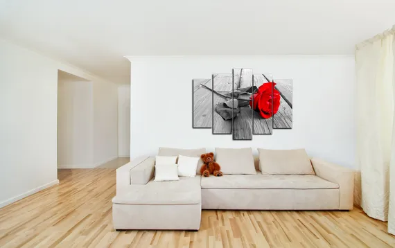 Модульная картина "Красное на черно-белом"