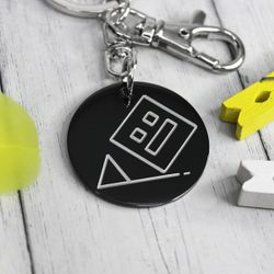 Чёрный брелок с гравировкой на заказ