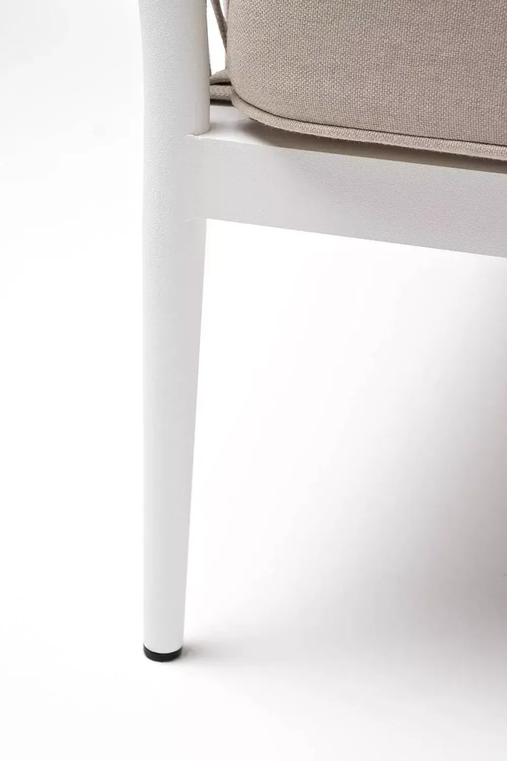 "Касабланка" кресло плетеное из роупа, каркас алюминий белый муар, роуп бежевый 20мм, ткань бежевая 15052