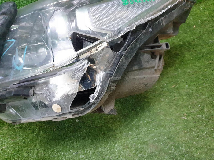 Битая Фара левая Genesis G70 (2017-2021) LED