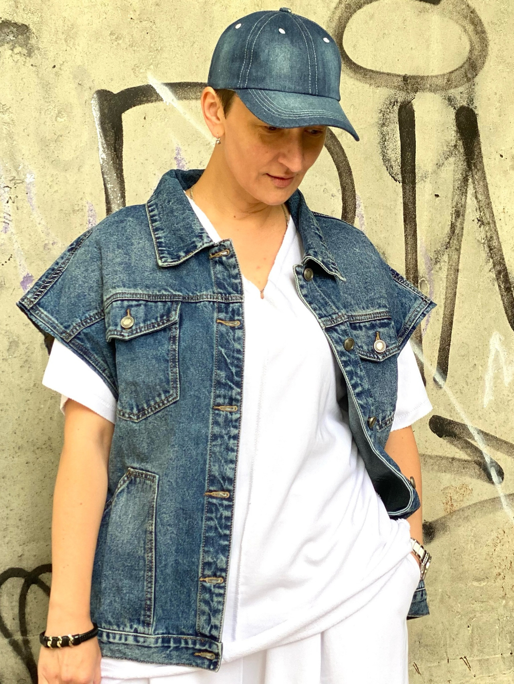 Джинсовый жилет Oversize  / обхват груди до 135 см