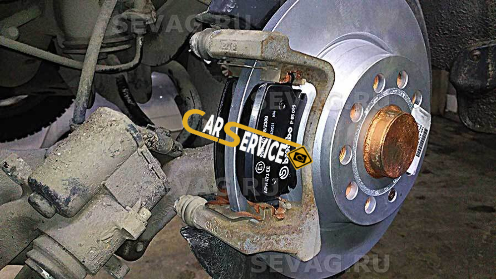 Replacement Handbrake Pads, Discs, Rear Pads (set)
