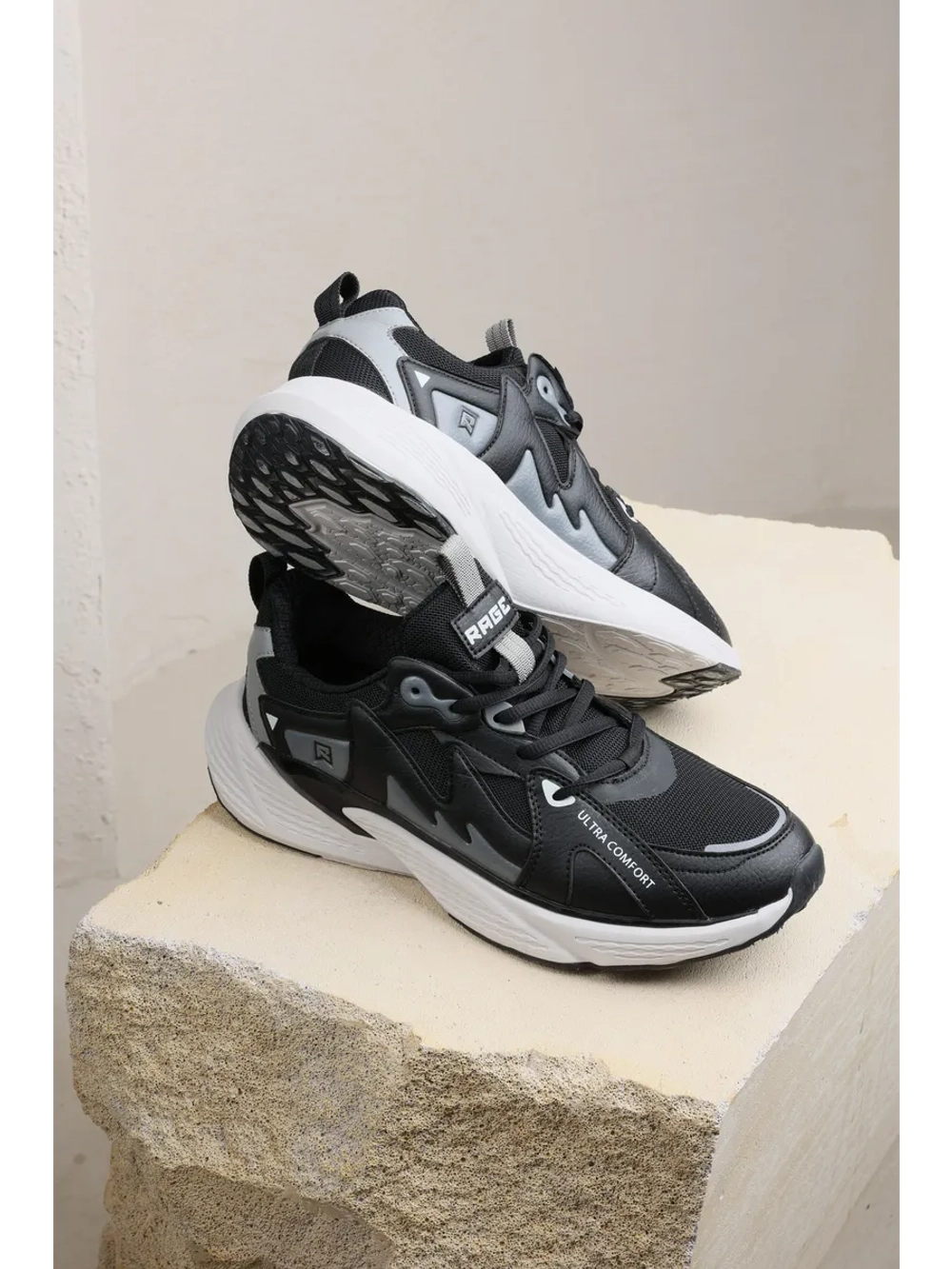 Спортивные кроссовки с амортизацией и подошвой MICHELIN