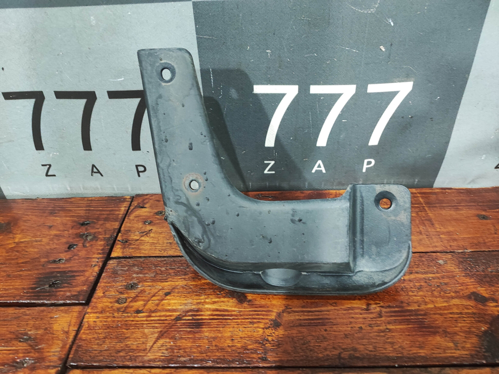 Брызговик передний правый Kia Rio 4 (FB) 17-нв Б/У Оригинал 86832H0000