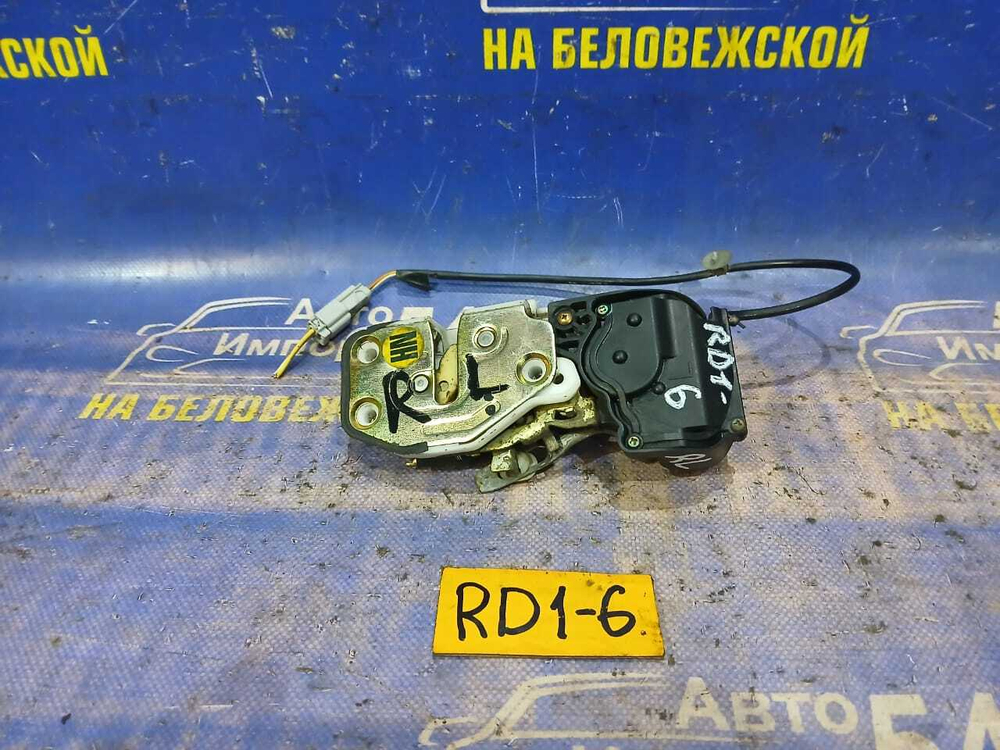 Замок двери задней левой Honda CRV 1996