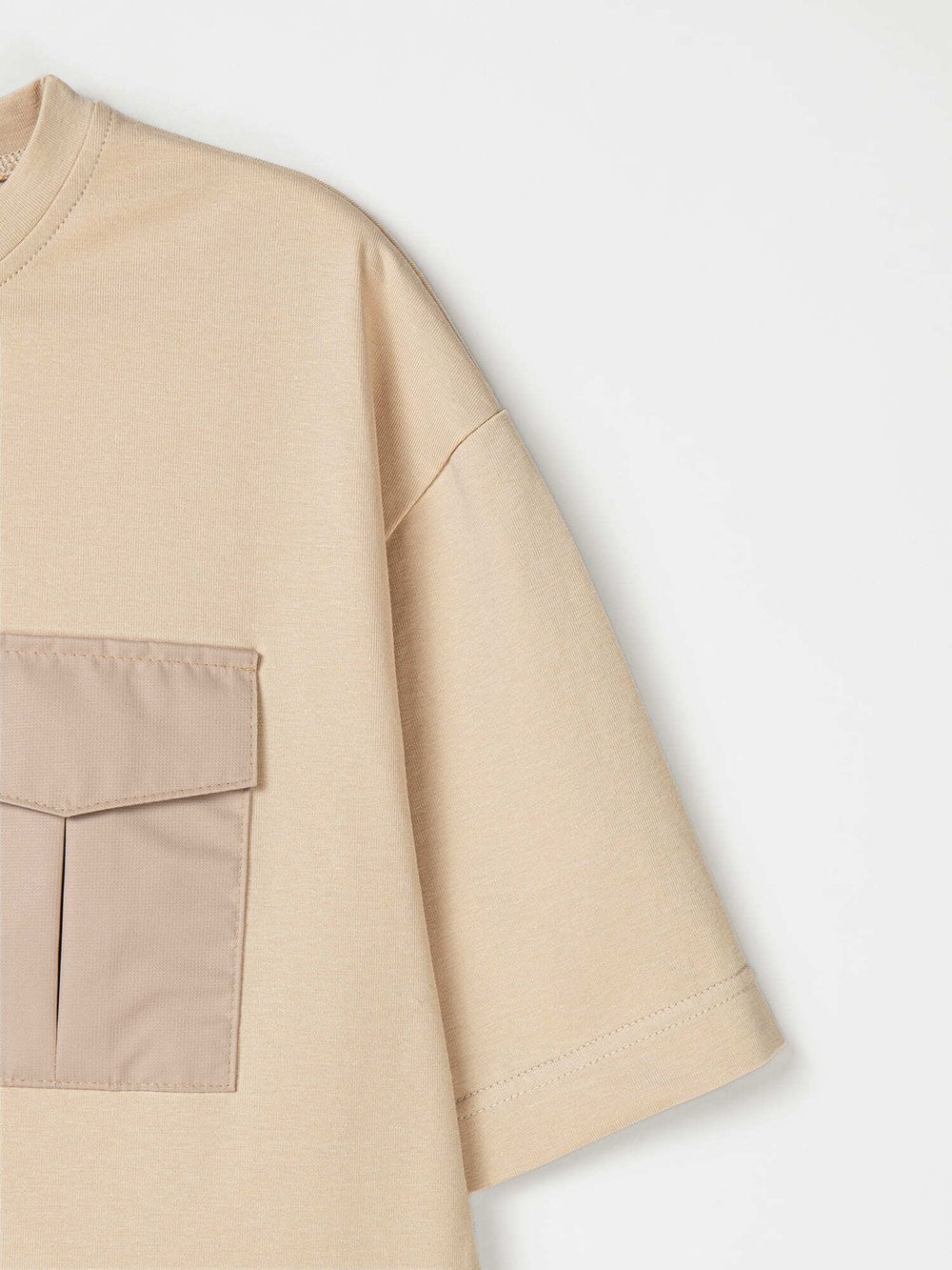 Футболка оверсайз "Крем-брюле" с карманом 7+