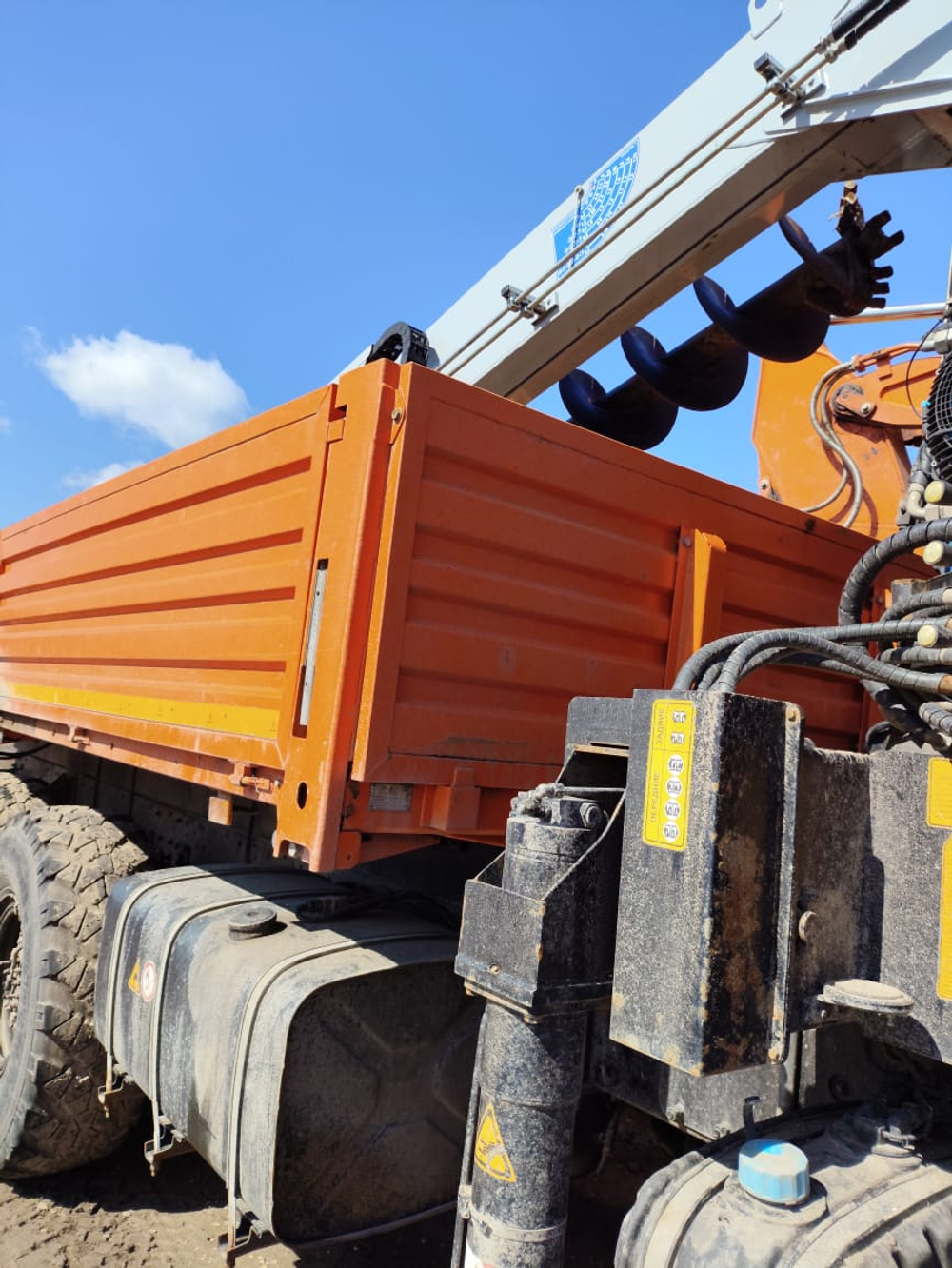 КамАЗ 43118 6x6 Бортовой с КМУ КМА-150-5 (Дизельный, 11,8 л, 300 л.с., МТ)