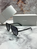 Солнечные очки Prada
