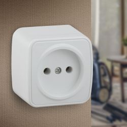 Розетка Intro Polo 3-201-01 2P 16А-250В IP20 ОУ белый