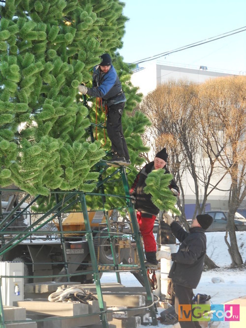 Уличная елка каркасная "Уральская сосна" (Леска) 6 м