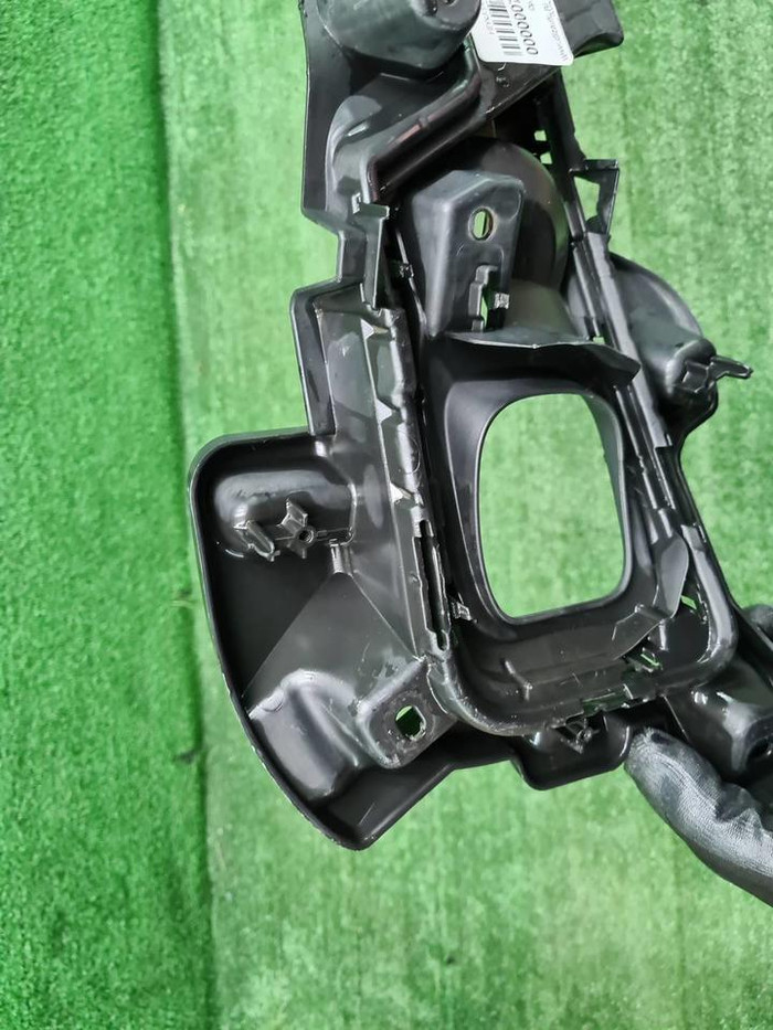 Накладка ПТФ левая Toyota Land Cruiser 200 (15-21)