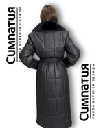 Стильное пальто в черном цвете с декоративными деталями